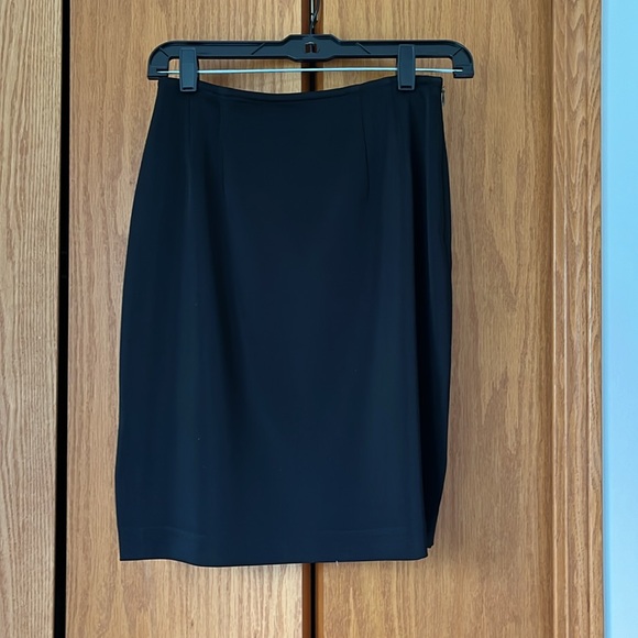 Mix-it Stretch Suit. Black. Jacket with skirt. - Picture 8 of 9